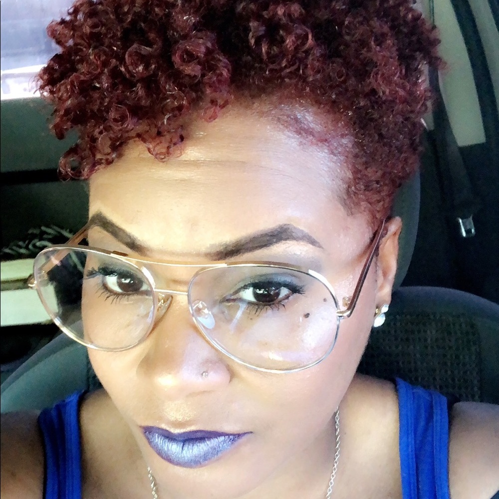 Meet your Posher, Latwania